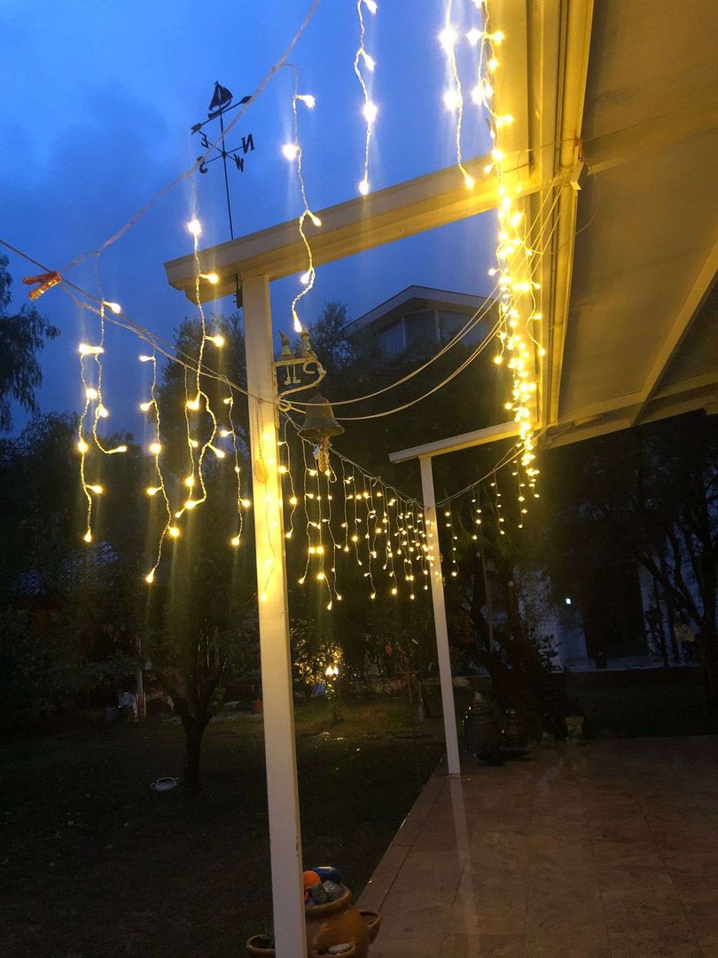 How to Hang Christmas Lights 2 Easy Ideas for Hanging Outdoor