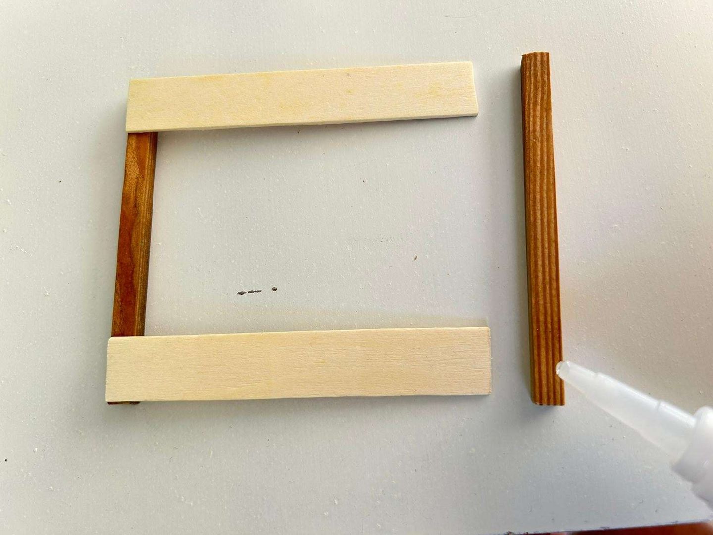 Adım 3: Parçaları yapıştırmaya başlayın