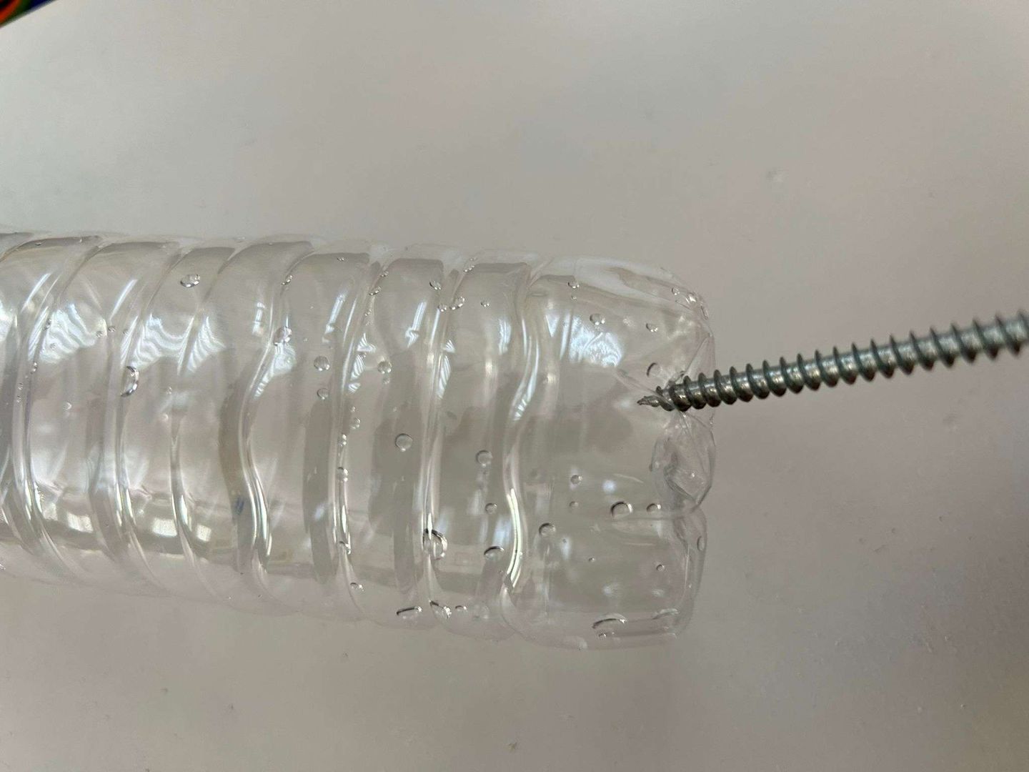 Adım 5: Plastik şişeyi alın