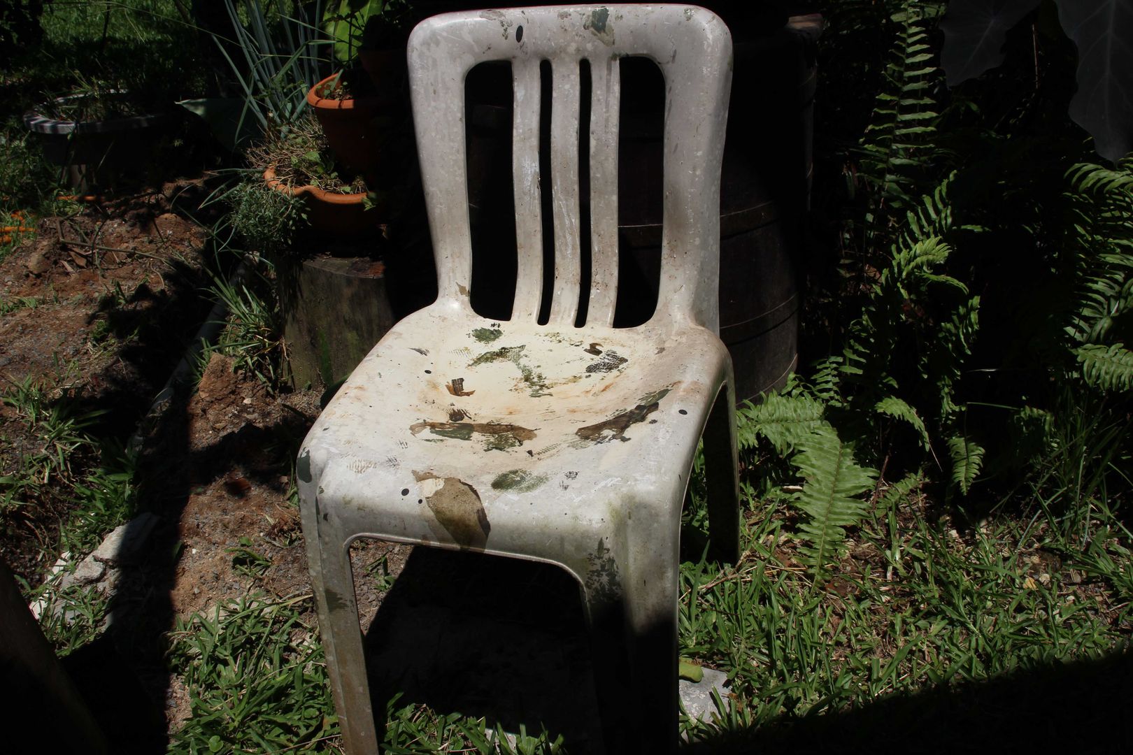 verweerde kunstof tuinstoelen schoonmaken