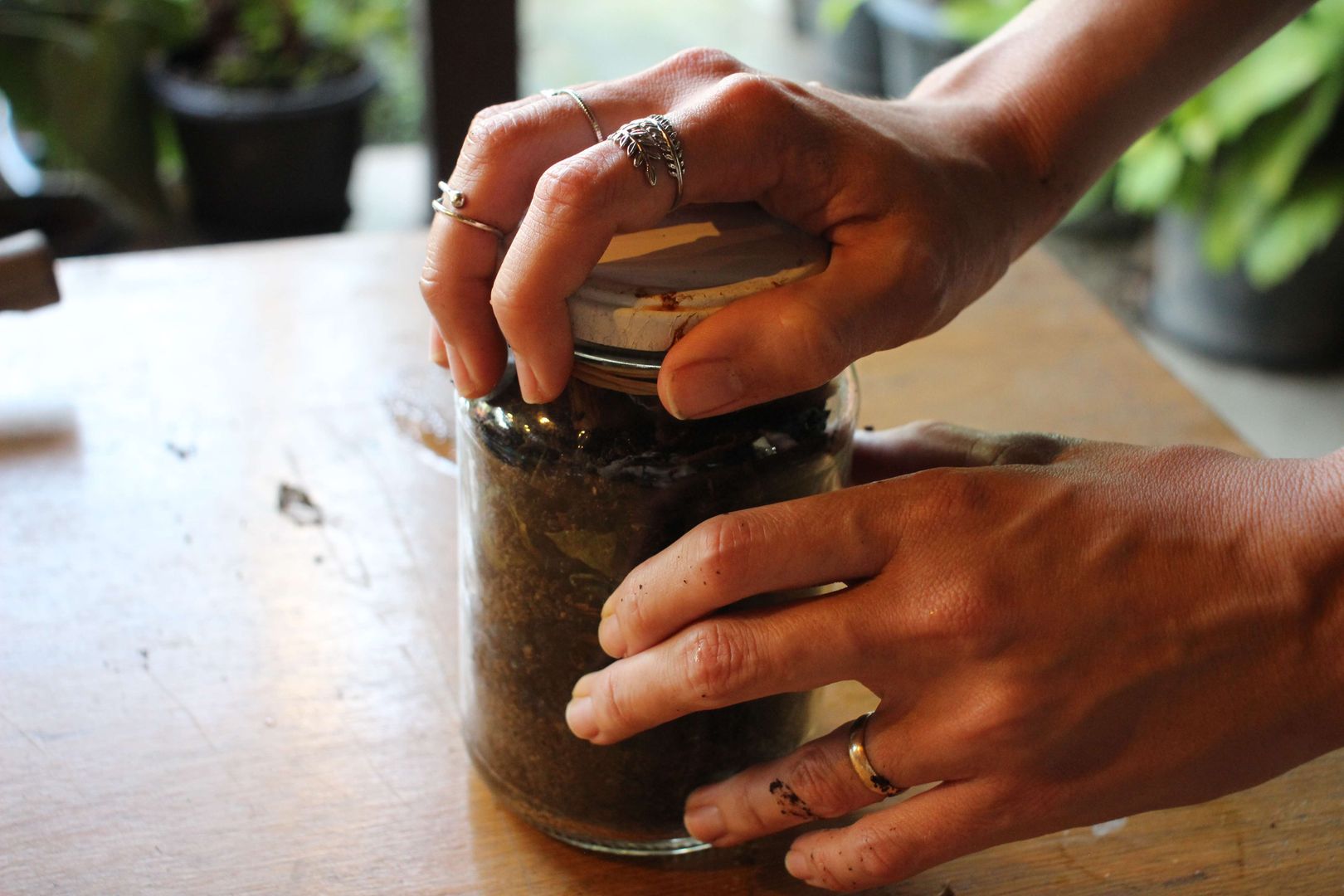 Adım 9: Konserve kavanozunu kapatın