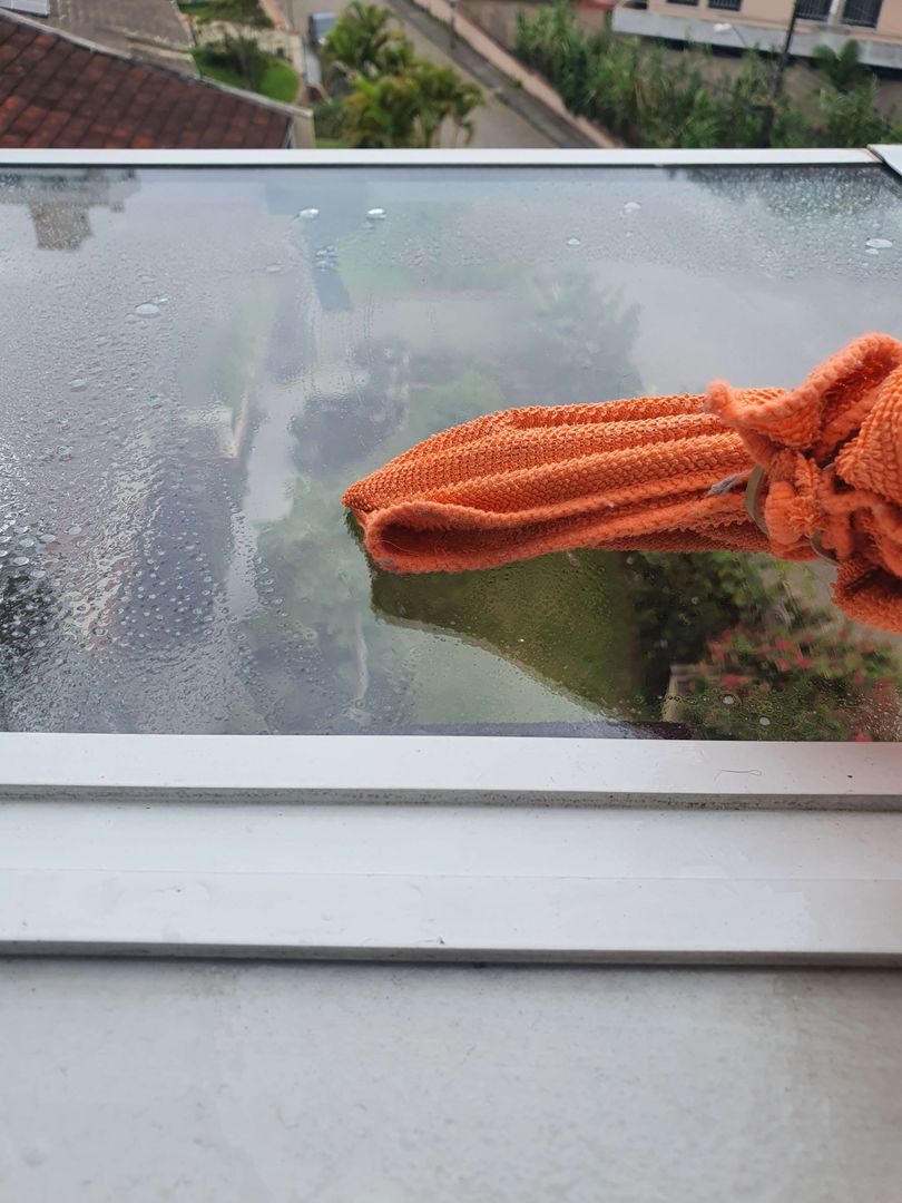 Come pulire finestre esterne che non puoi raggiungere in 7 step