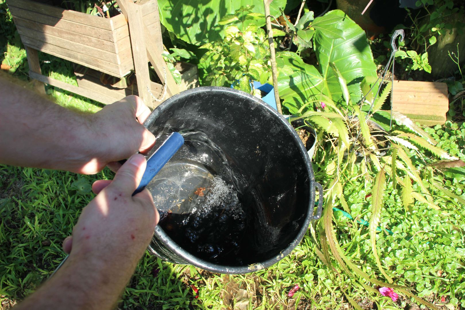 Adım 1: Çöp kutusunu yıkayın