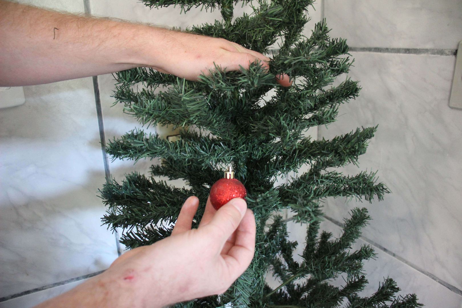 how to clean a christmas tree with lights