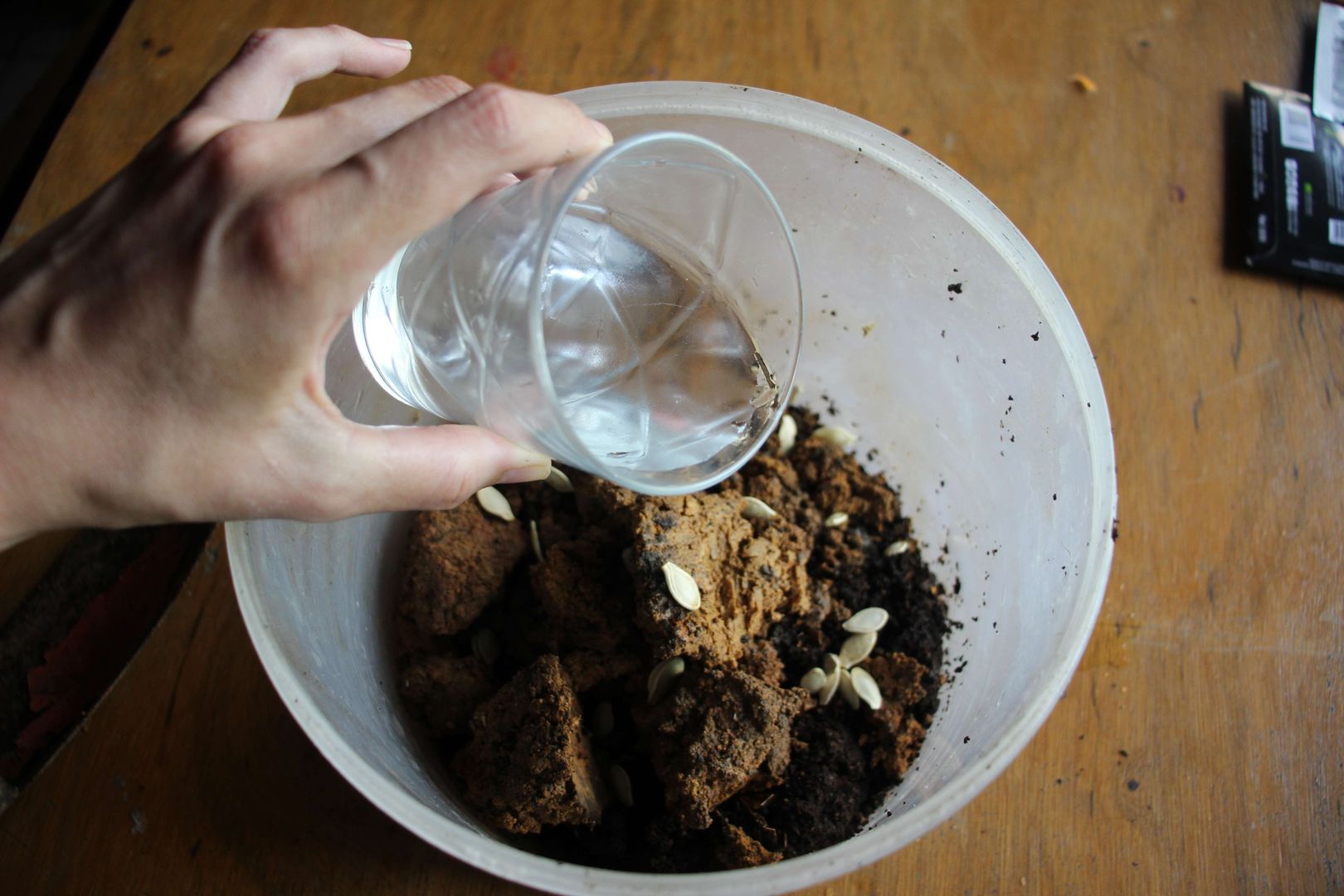 Adım 4: Biraz su ekleyin