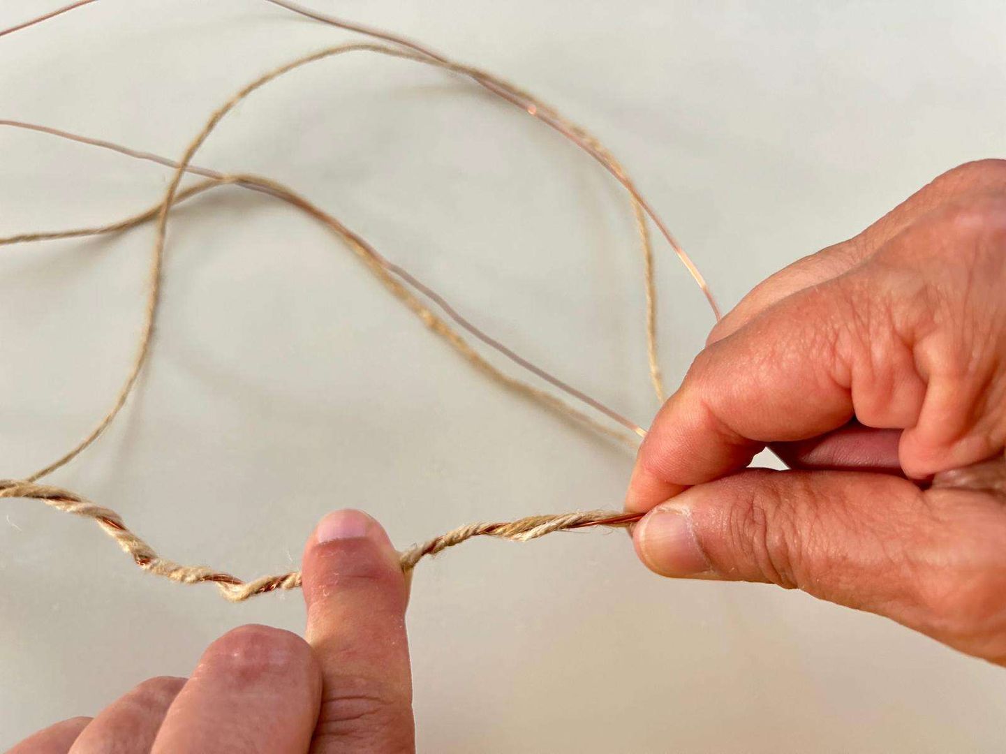 Adım 2: Teli iplikle sarın