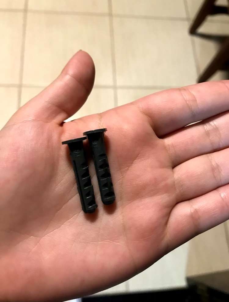 Adım 3: Dübelleri takın