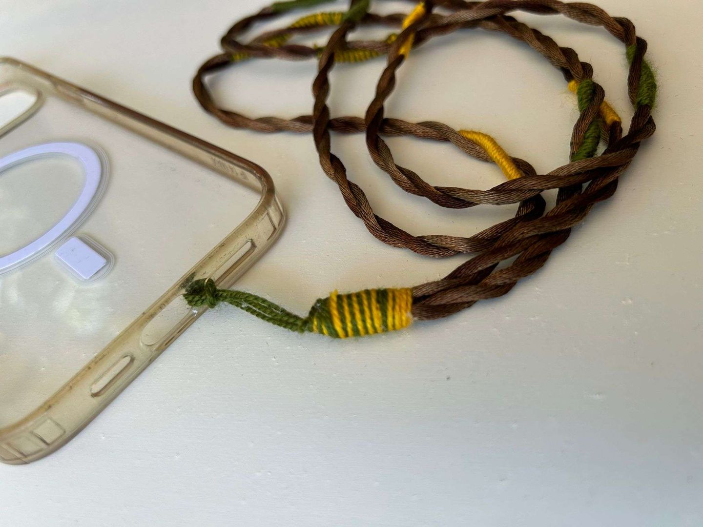 Adım 7: Kayışı telefon kapağına takın