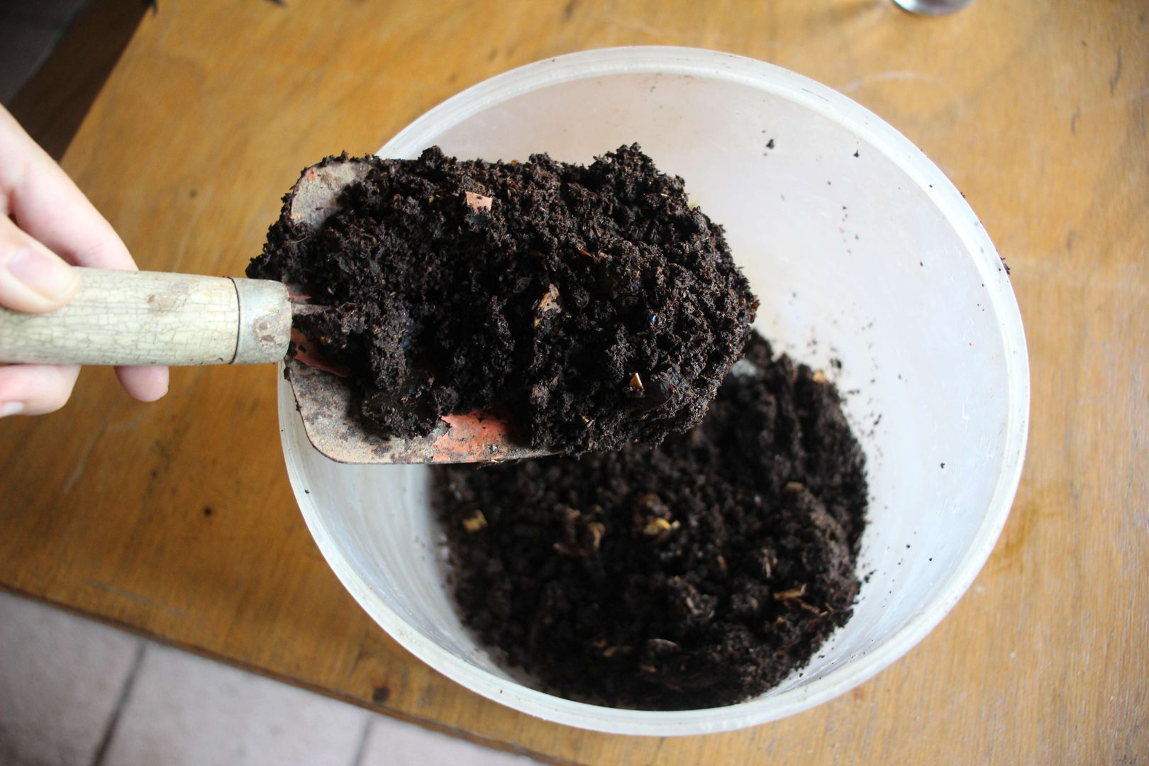 Adım 1: Toprağı kazmaya başlayın