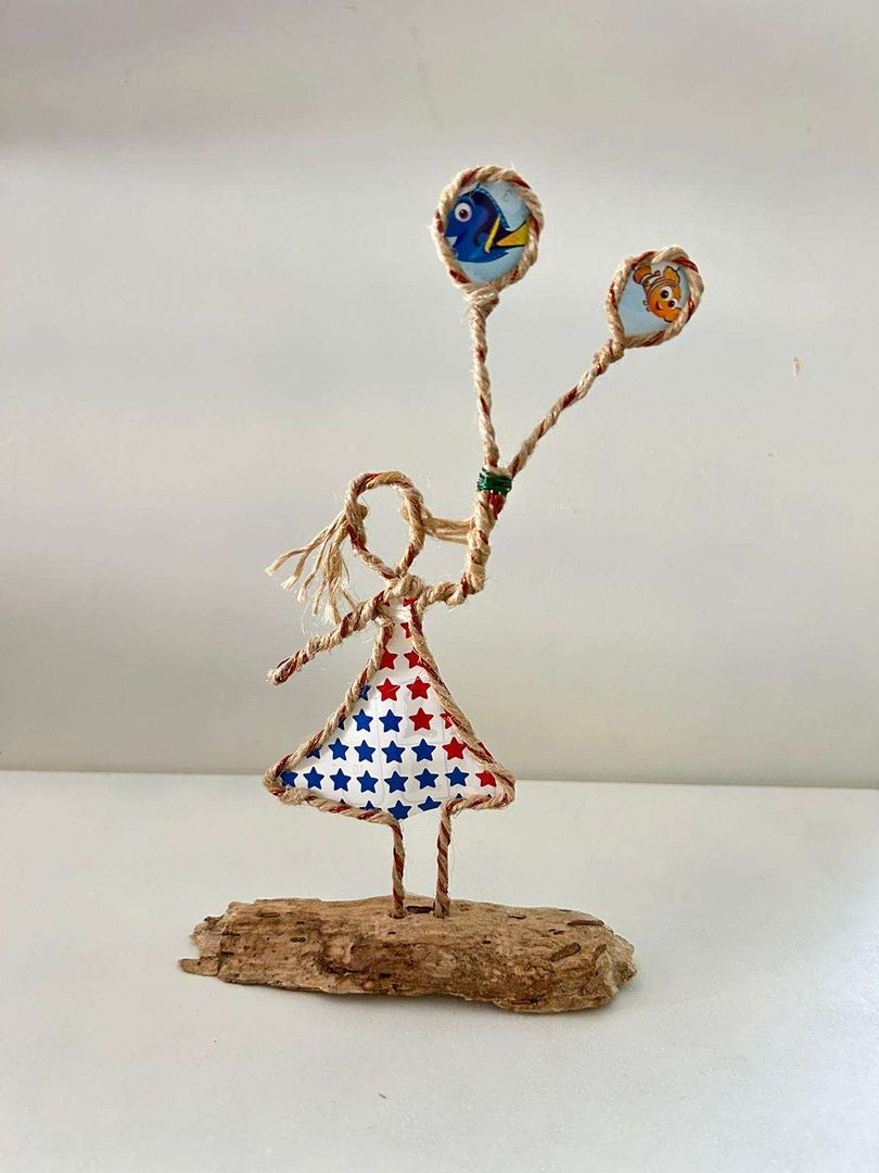 Adım 10: Kendin yap kağıt heykeli ahşaba yapıştırın