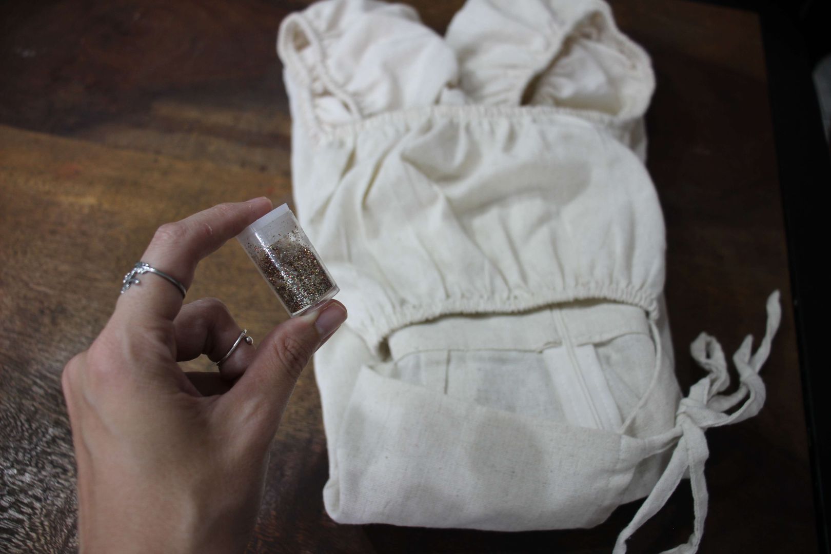 DIY Guide: Removing Glitter from Clothes and Fabric in 7 Easy Steps | homify