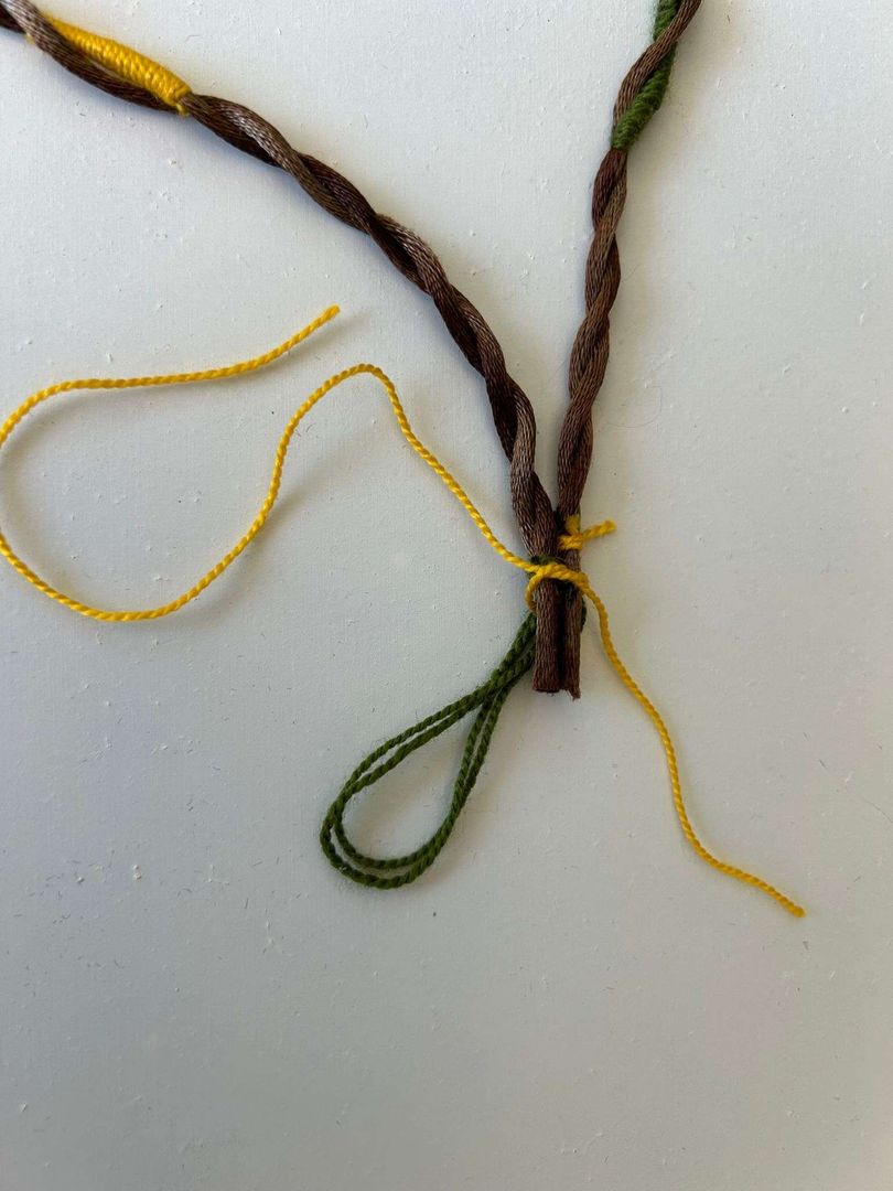 Adım 5: Altta bir halka veya kanca oluşturun