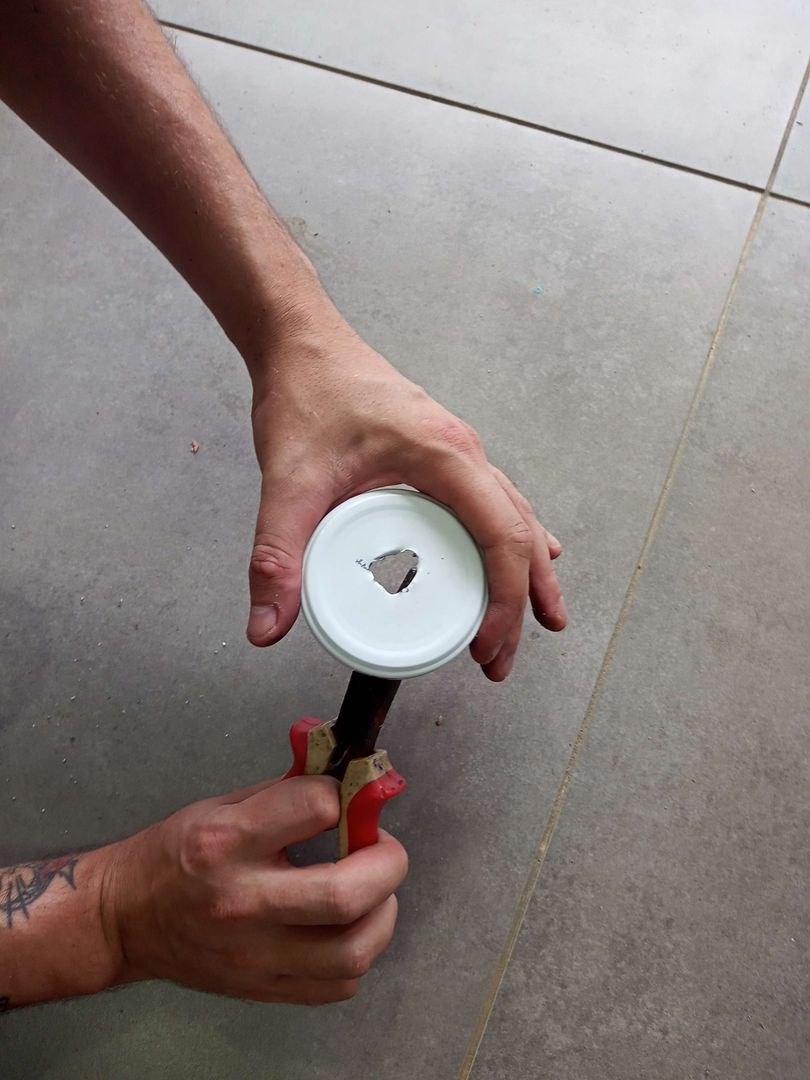 Adım 3: Açılan delikleri yumuşatın