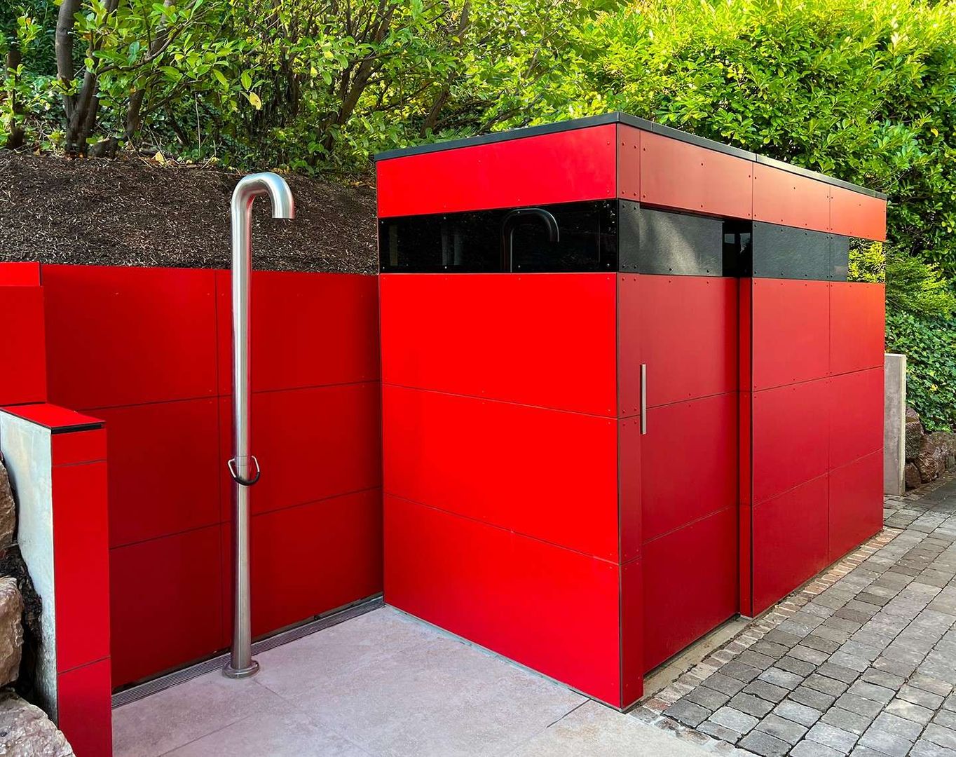Design Gartenhaus HPL mit Dusche in Düsseldorf homify Bahçe kulübesi Rechteck, Vorrichtung, Holz, Gebäude, Rot, Verbundwerkstoff, Gas, Anlage, Magenta, Außenstruktur