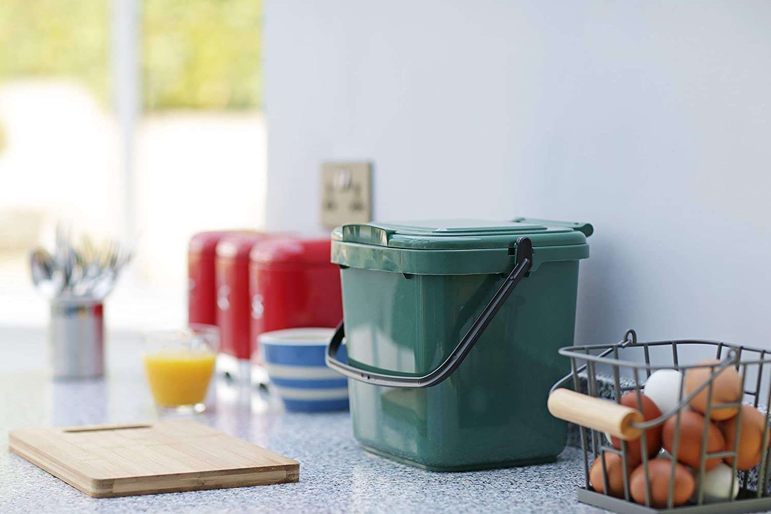 Organic kitchen waste bin, Press profile homify Press profile homify Small kitchens