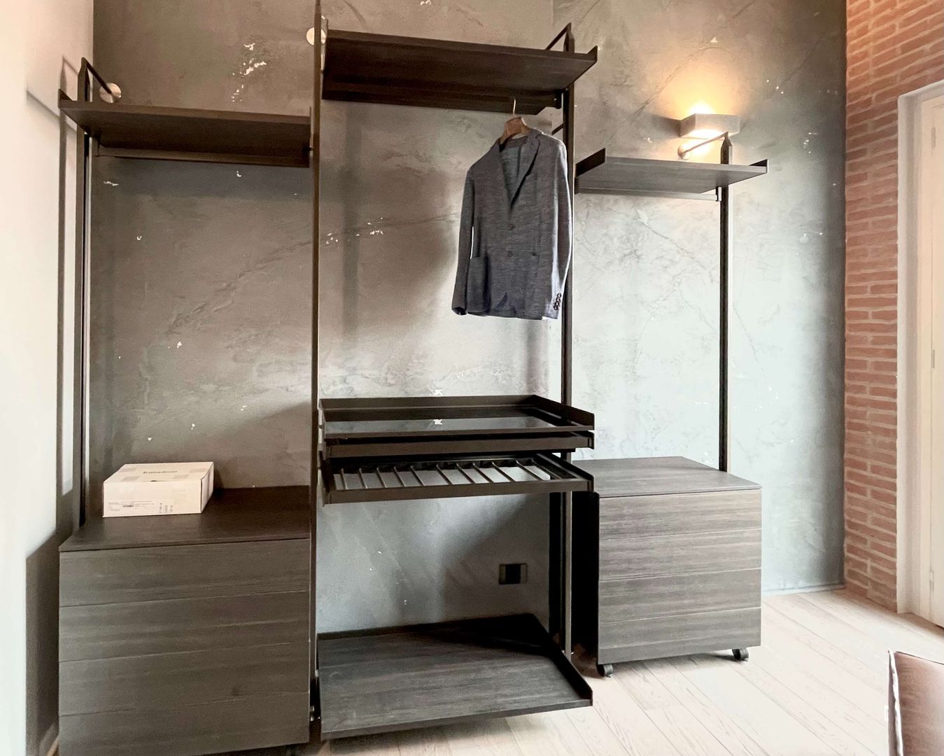 Cabina Armadio Maschile in Stile Industrial: Eleganza e Funzionalità by ...
