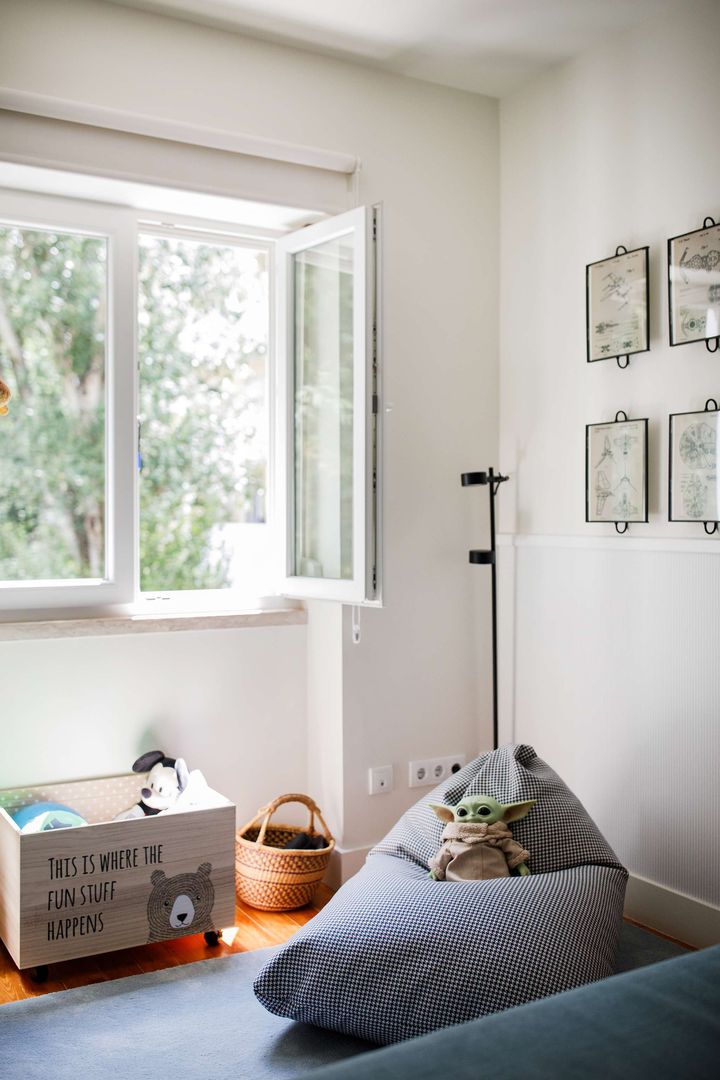 Casa Pasteur - Quarto criança homify Erkek çocuk yatak odası Property, Window, Product, Wood, Comfort, Textile, Lighting, Interior design, Flooring, Floor