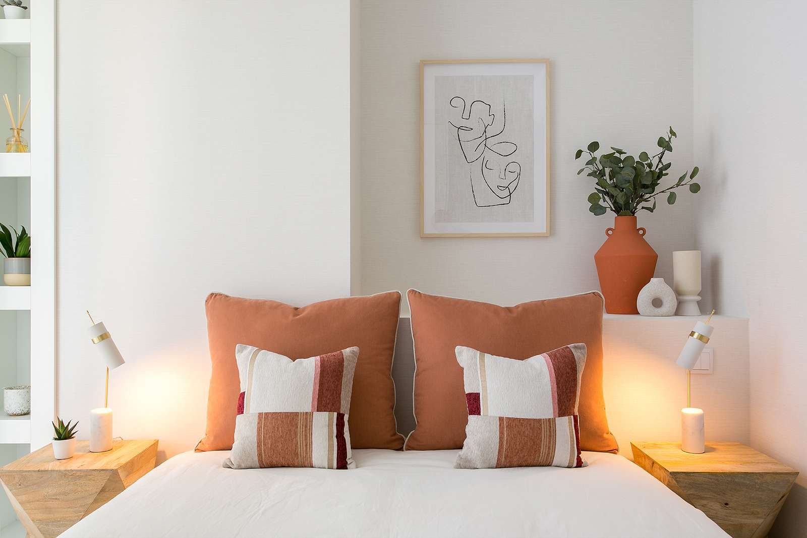 Apartamento | Praça de Espanha, Traço Magenta - Design de Interiores Traço Magenta - Design de Interiores Master bedroom