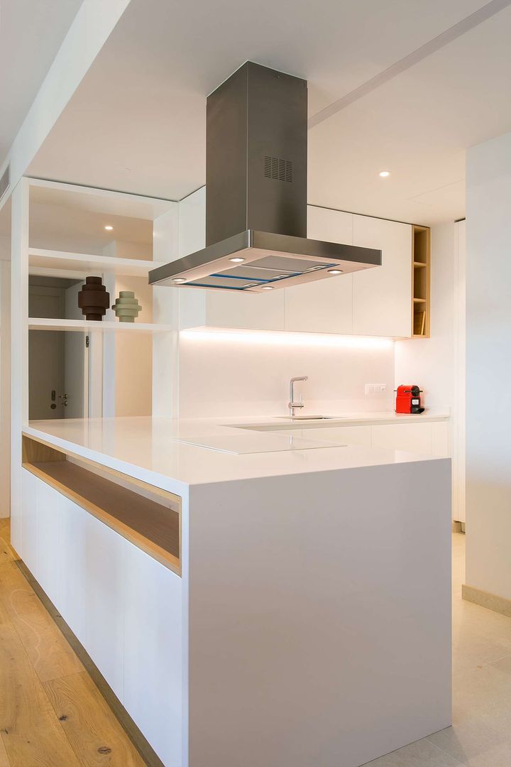 Apartamento | Praça de Espanha, Traço Magenta - Design de Interiores Traço Magenta - Design de Interiores Built-in kitchens