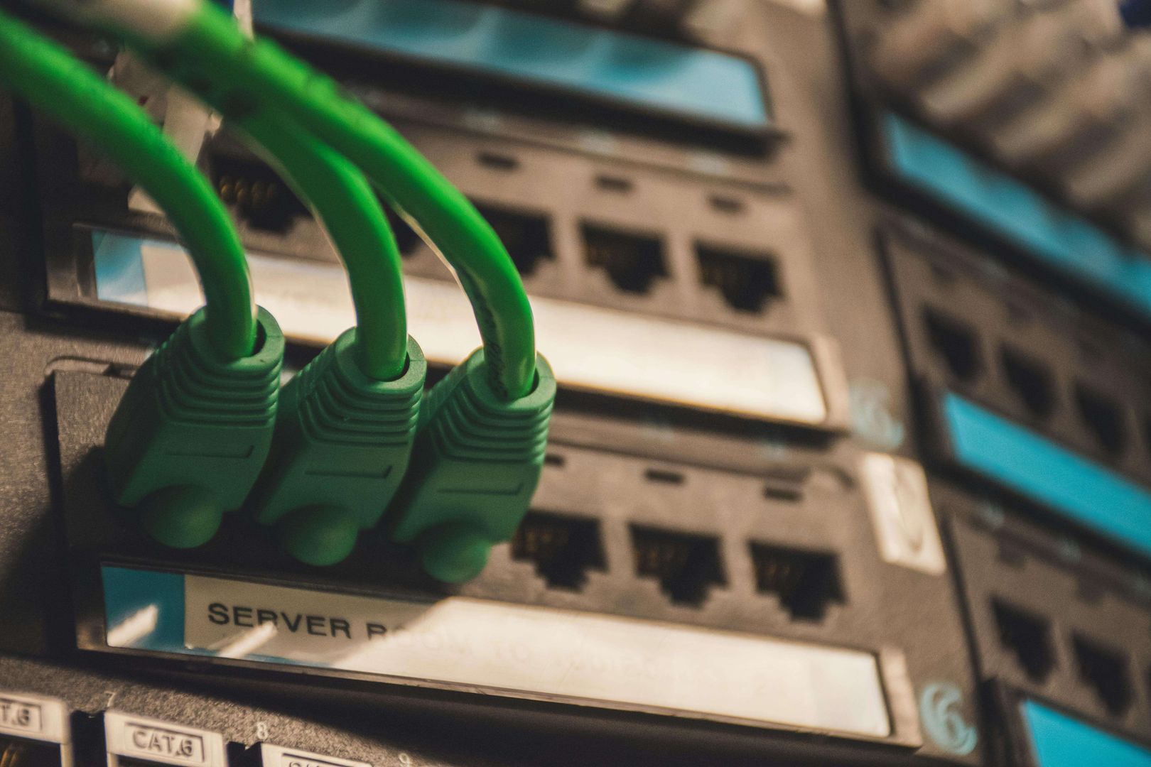 Kühlung und Sicherheit: So schützen Sie Ihre Server im Serverschrank ...