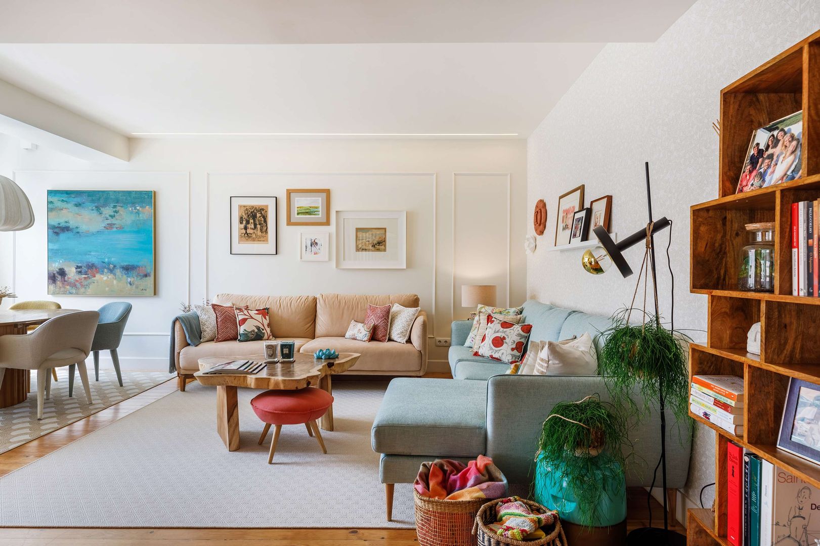 Casa Pasteur - Sala homify Eklektik Oturma Odası Picture frame, Furniture, Couch, Table, Shelf, Bookcase, Azure, Interior design, Living room, Houseplant