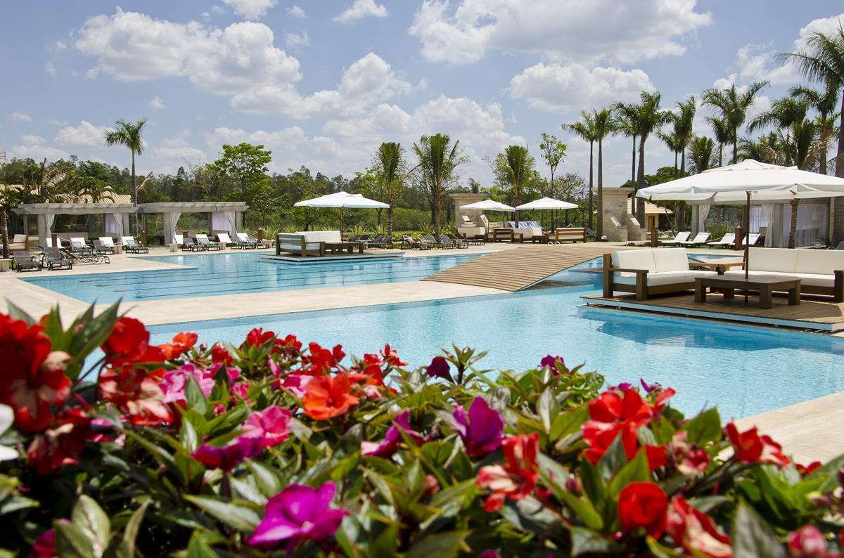Santa Bárbara Resort Residence: Santa Barbara Resort Residence Condomínios Água, Flor, Plantar, Céu, Nuvem, Árvore, Natureza, Piscina, Construção, Arecales