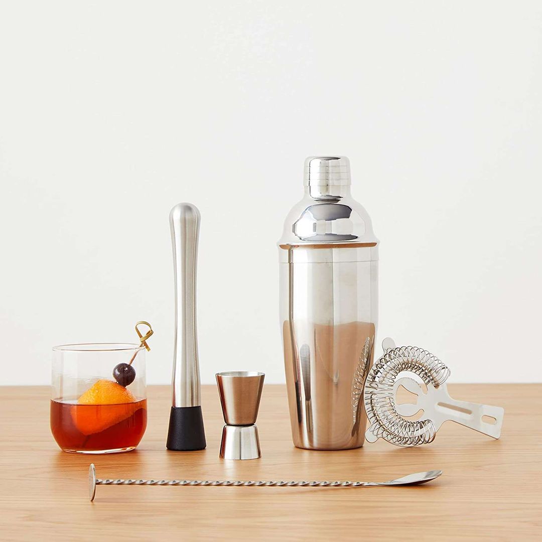 Basics Cocktail Toolkit, Press profile homify Press profile homify Moderne woonkamers