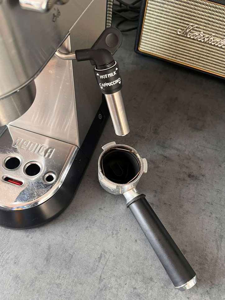 De'Longhi Dedica, EC680: How To Descale Your Machine 