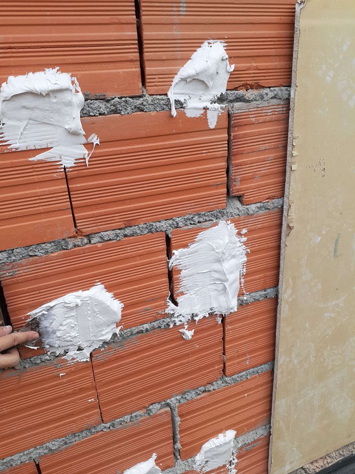 Cómo ampliar enchufes en paredes de cartón yeso