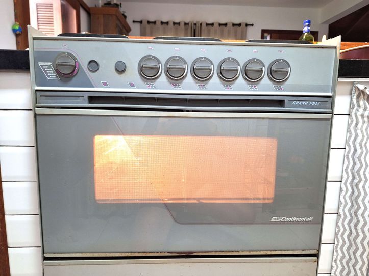 4 Easy Steps to Steam Clean an Oven, Simple Do It Yourself Guide