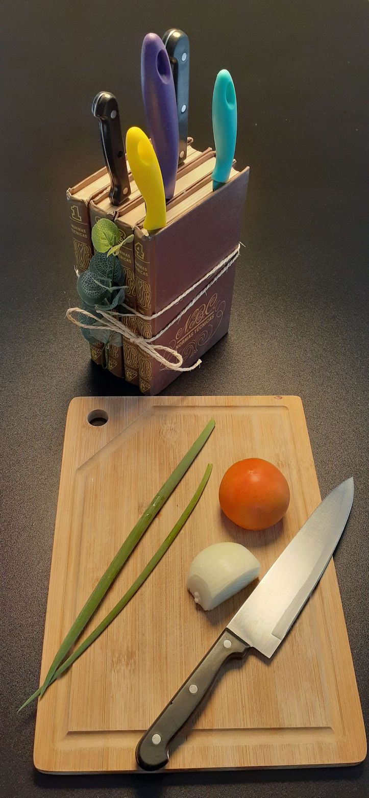 Cómo hacer un taco o soporte para cuchillos de cocina