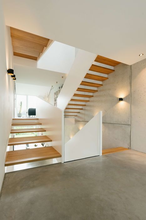 Split-level-treppe mit eichenholzstufen | homify