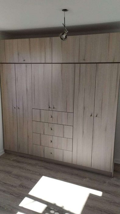 Remodelación de interiores IC Remodelaciones SPA Klasik Giyinme Odası Madera, Rectángulo, Piso, Piso, Exterior del automóvil, Madera dura, tinte para madera, Fachada, Sombra, Puerta