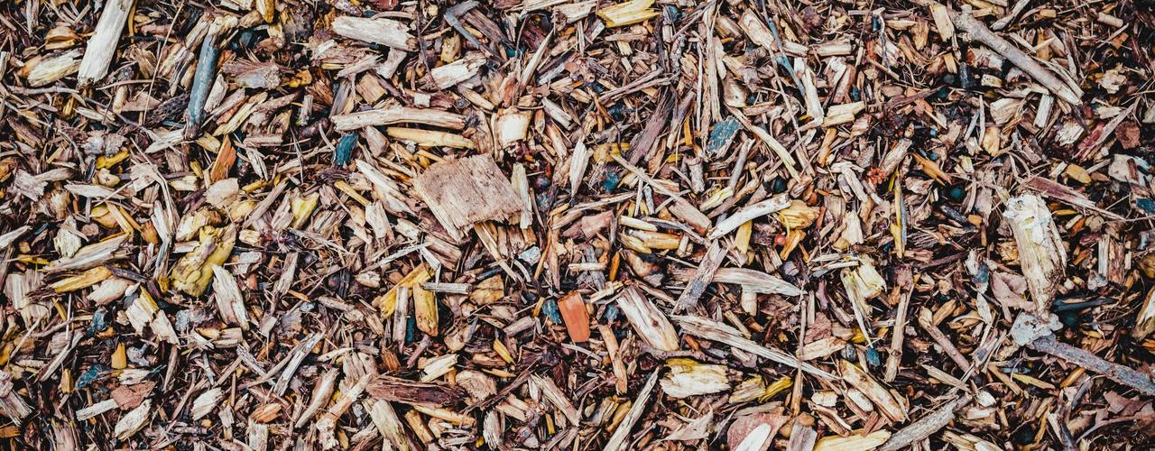 Hackschnitzel im Garten Vorteile, Nachteile und praktischer Nutzen
