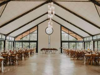 Tshikwalo Lodge Wedding Venue - Dinokeng Game Reserve, UpStudio Architects UpStudio Architects Commercial spaces
