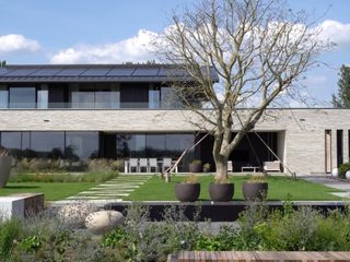 Een eigentijdse villa in harmonie met de natuur, Bob Romijnders Architectuur + Interieur Bob Romijnders Architectuur + Interieur Villas
