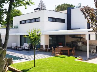 Vivienda modular personalizada en Las Rozas, Madrid, MODULAR HOME MODULAR HOME Prefabricated home Concrete White