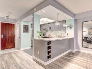 Remodelação AP - Toronto SR Interior Design Studio Small kitchens Armários, Bancada, Iluminação, Madeira, Porta-retratos, Design de interiores, Cozinha, Pisos, Salão, Chão