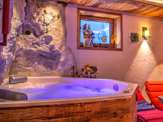 Gipfelglück – Uriger Wellnessbereich auf 10 m², Stefan Necker - Tegernseer Badmanufaktur Stefan Necker - Tegernseer Badmanufaktur Hot tubs