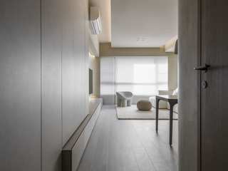 三峽·H宅·礦物塗料+染色橡木+系統板+26P, 墨澗設計 墨澗設計 Asian style living room