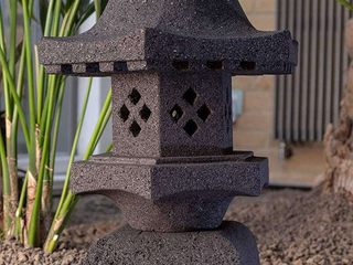 Lava Stone Press profile homify Abstellraum Anlage, Autoreifen, Landpflanze, Gras, Holz, Baum, Rasenverzierung, Landschaft, Kfz-Radsystem, Arecales