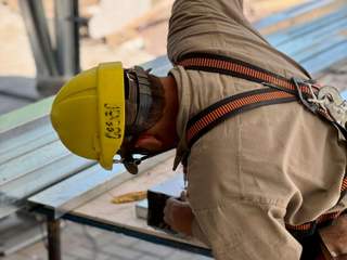 EA20250506-23712 Press profile homify Front doors Clothing, Personal protective equipment, Headgear, Helmet, Hard hat, Workwear, Construction worker, Blue-collar worker, Goggles, Tradesman