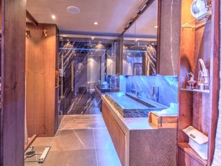 Serengeti Oase – Masterbad im Afrika-Style: Exotik trifft Eleganz, Stefan Necker - Tegernseer Badmanufaktur Stefan Necker - Tegernseer Badmanufaktur Eclectic style bathroom