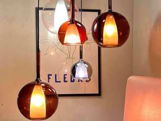 Licht trifft Glas – Die neuen s.luce Pendelleuchten im Überblick skapetze® - Wo Licht auf Design trifft Modern Dining Room Red, Orange, Glass, Light fixture, Incandescent light bulb, Transparency, Lampshade, Sphere