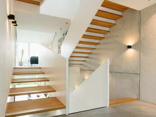 Split-Level-Treppe mit Eichenholzstufen , Holzmanufaktur Ballert e.K. Holzmanufaktur Ballert e.K. Treppe