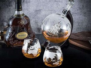 Decantador de Whisky y 2 Vasos de Vidrio Diseño de Mapa Press profile homify Other spaces Botella, Líquido, Artículos de bar, Líquido, Botella de vidrio, Vajilla, vajilla, Vasos, Bebida alcohólica, Beber