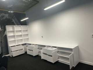 Boardroom Fitted Furniture in White Colour, Bravo London Ltd Bravo London Ltd مكتب عمل أو دراسة