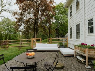 EA20250930-24007 Press profile homify Patios & Decks Plants, Wood, Furniture, Outdoor furniture, Garden, Chair, Porch, Backyard, Hardwood, Landscaping