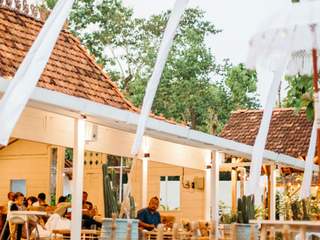 EA20250317-23584 Press profile homify Prefabricated Garage Shade, Outdoor Structure