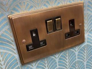 Brass Sockets and Switches, Socket Store Socket Store クラシックデザインの リビング